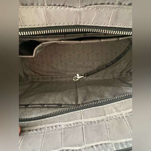 Michael Kors Large Croc Embossed Selma Satchel - Picture 8 of 9